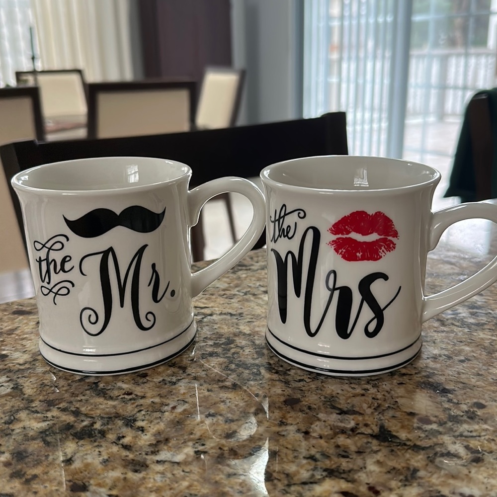 Mr & Mrs Mug Set